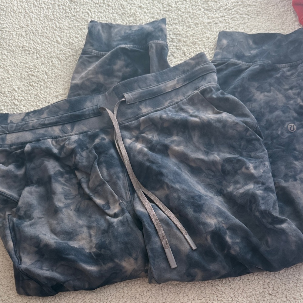 Lululemon Blue Tie-Dye Leggings